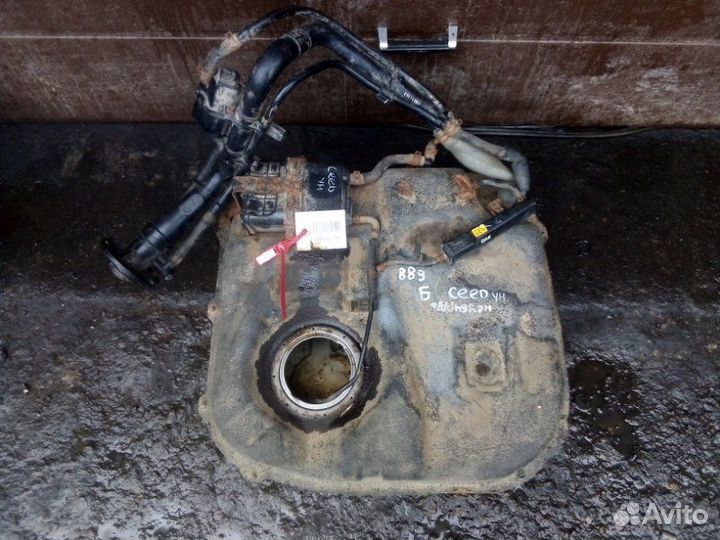 Топливный бак Kia Ceed универсал G4FC 2008