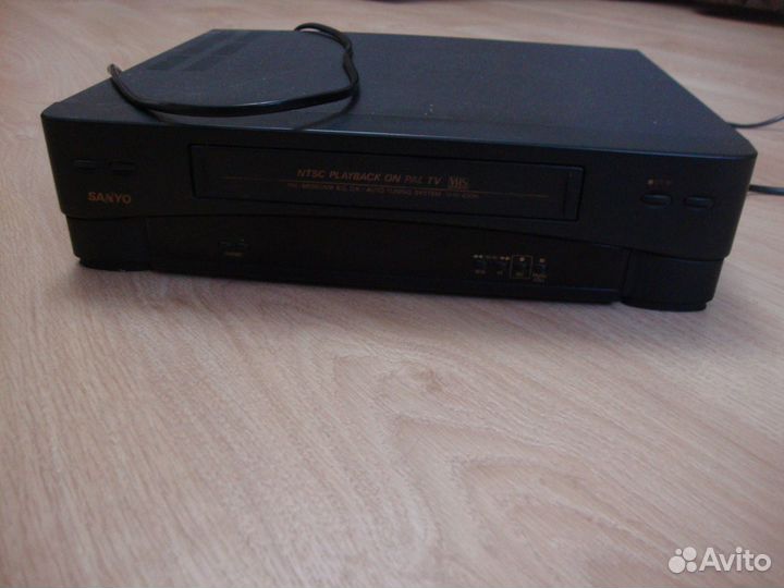 VHS видеомагнитофон