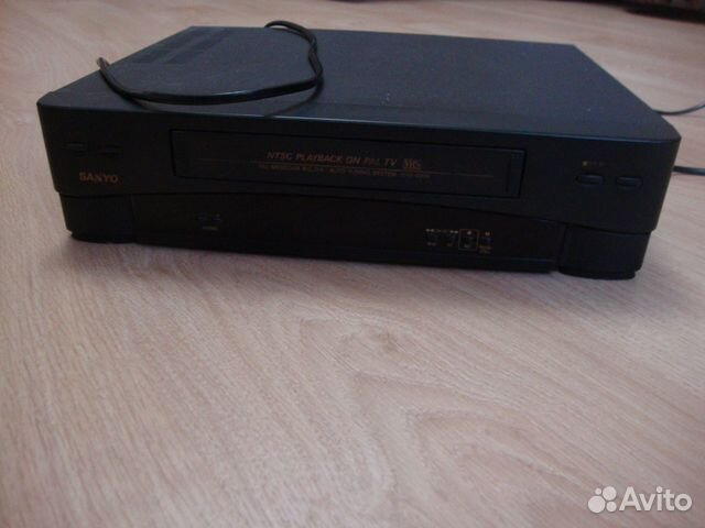 VHS видеомагнитофон