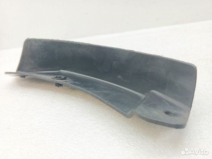 Брызговик передний правый Nissan Qashqai J11 1.2