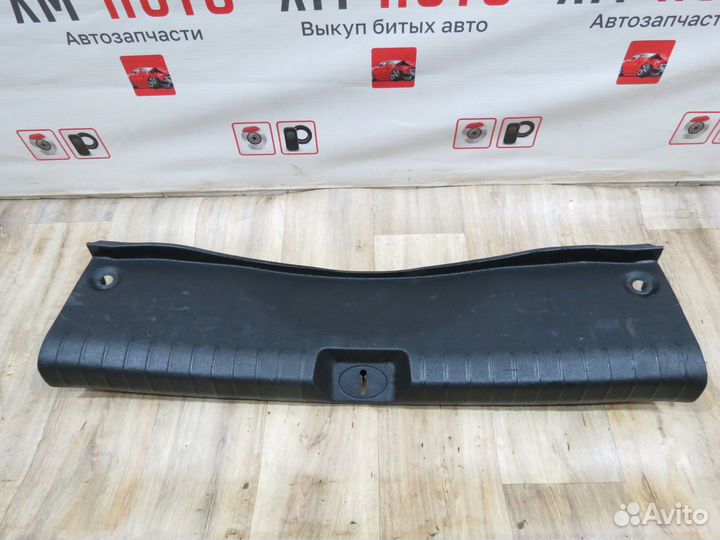 Кожух замка багажника Kia Optima 4