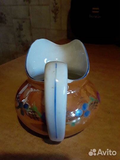 Антикварный фарфоровый молочник