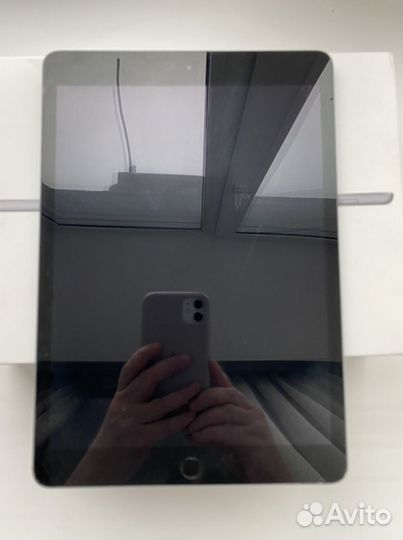 iPad 6 2019 32гб на запчасти