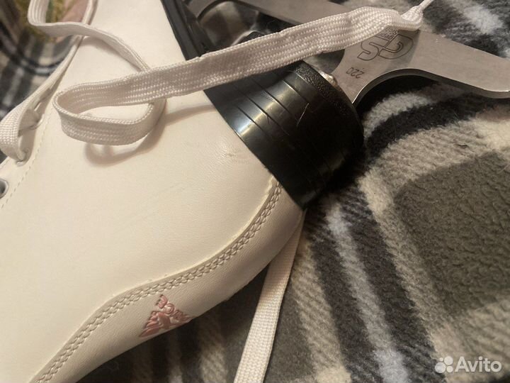 Детские белые коньки на 34 размер ноги