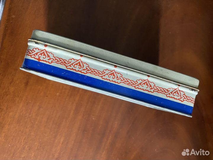 Жестяная коробка антикварная Кремль