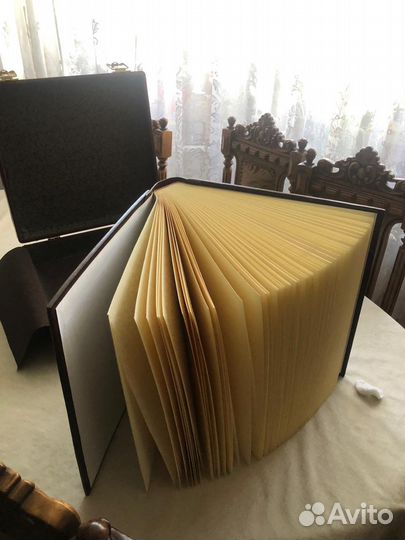 Фотоальбом из натуральной кожи в чемодане