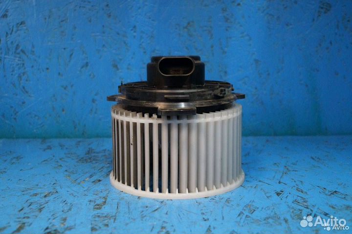 Моторчик печки Mazda 3 8727000861