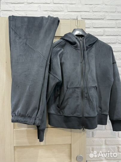 Спортивный костюм adidas велюровый