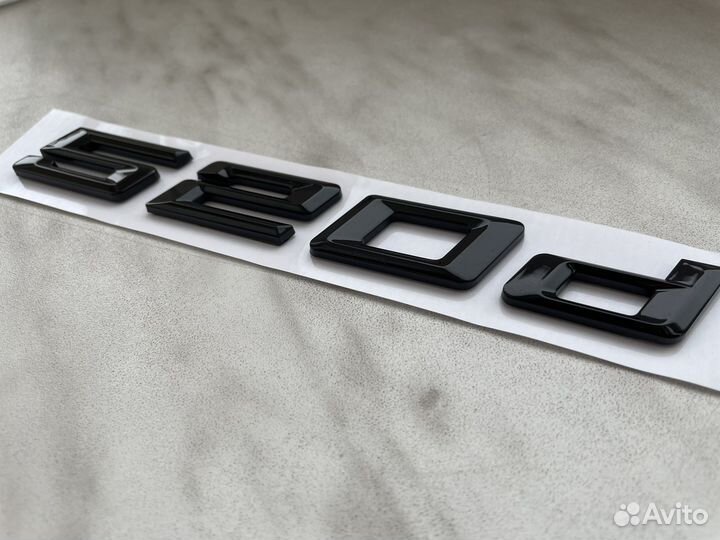 Шильдик 520d BMW 5 черный глянец