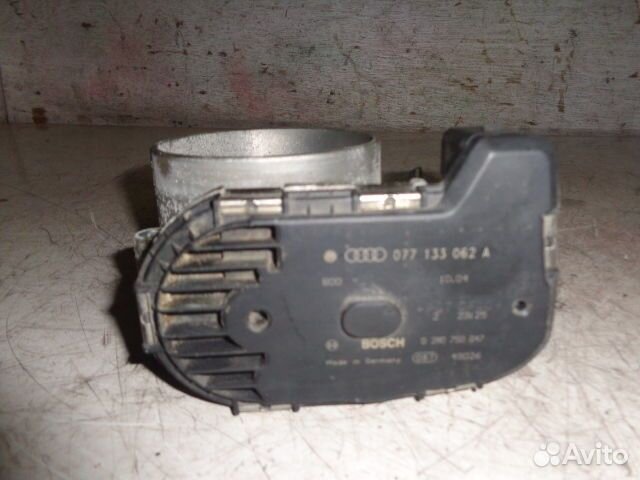 Заслонка дроссельная Audi A8 D3 077133062A