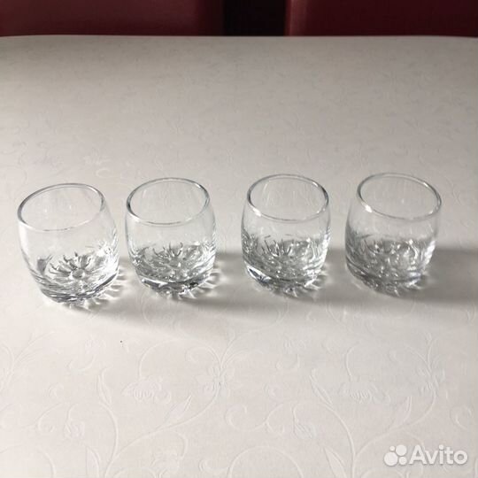 Бокалы; рюмки; стаканы