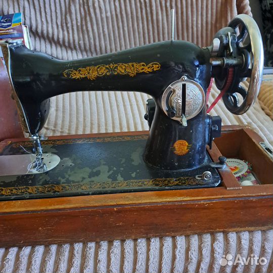 Швейная машинка с электроприводом