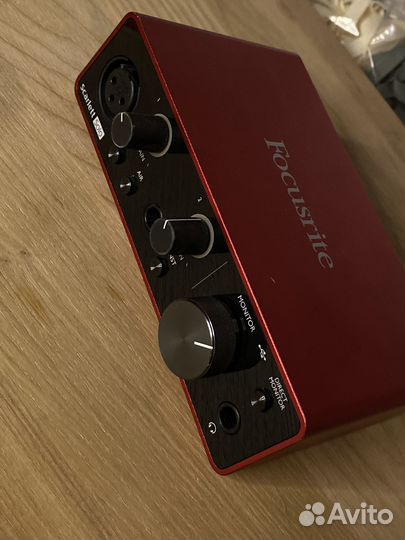 Звуковая карта focusrite 2i2