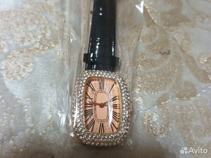 Часы женские новые