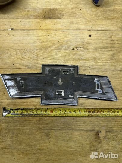 Эмблема (значек) toyota и chevrolet