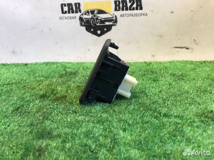 Кнопка стеклоподъемника передняя правая (R)