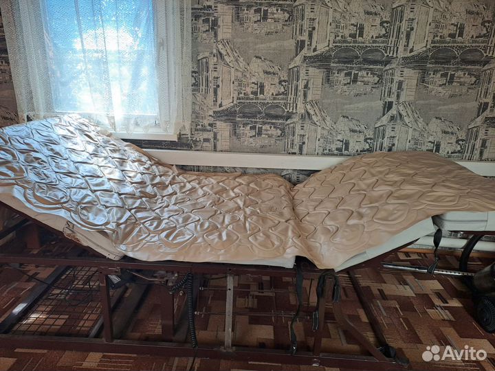 Кровать для лежачих больных с электроприводом