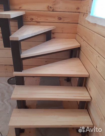 Каркас из метала Забежной Лестницы на Второй Этаж