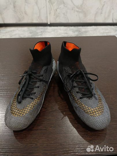 Футбольные бутсы