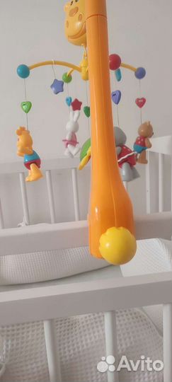 Мобиль на кроватку жирафики