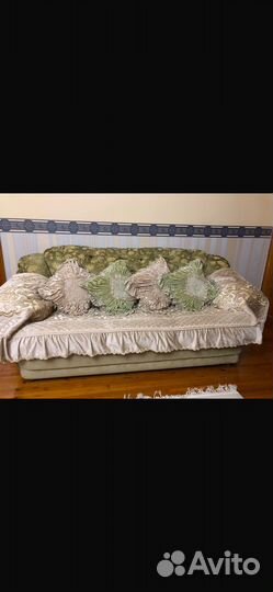 Диван с двумя креслами