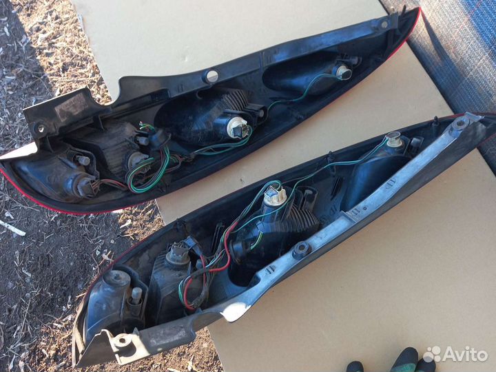 Nissan Almera Tino (00-06) фонари задние оригинал