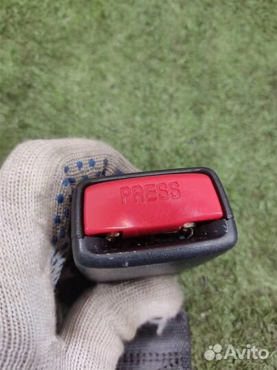 Замок ремня безопасности задний левый Honda CR-V