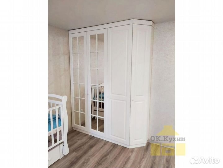 Дверный шкаф