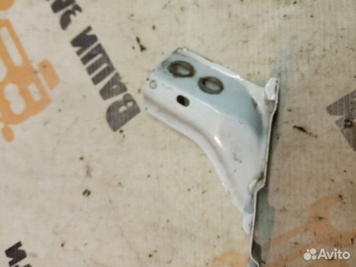 Кронштейн крыла передний правый Volkswagen Polo 5