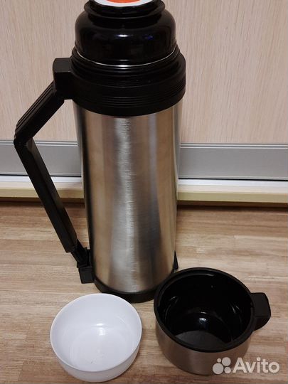 Термос новый 1,8 л