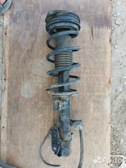 Стойка передняя левая Nissan Note E11