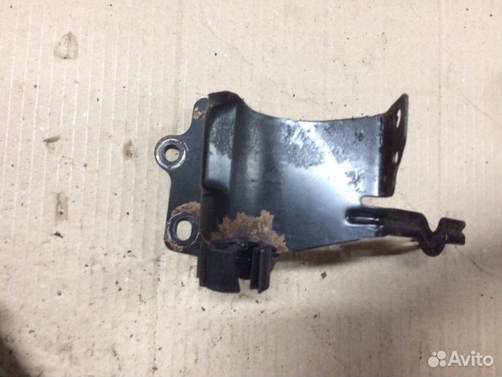 Кронштейн бачка гур Ford Focus 2