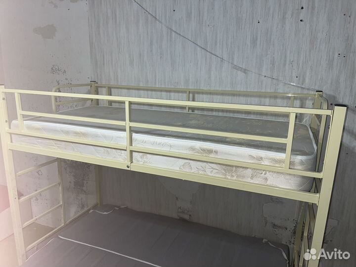 Двухъярусная кровать с диваном