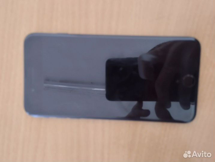 Продам iPhone 7 +
