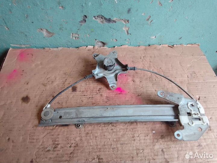 Стеклоподъемник мех. Зад. правый Nissan Terrano 1