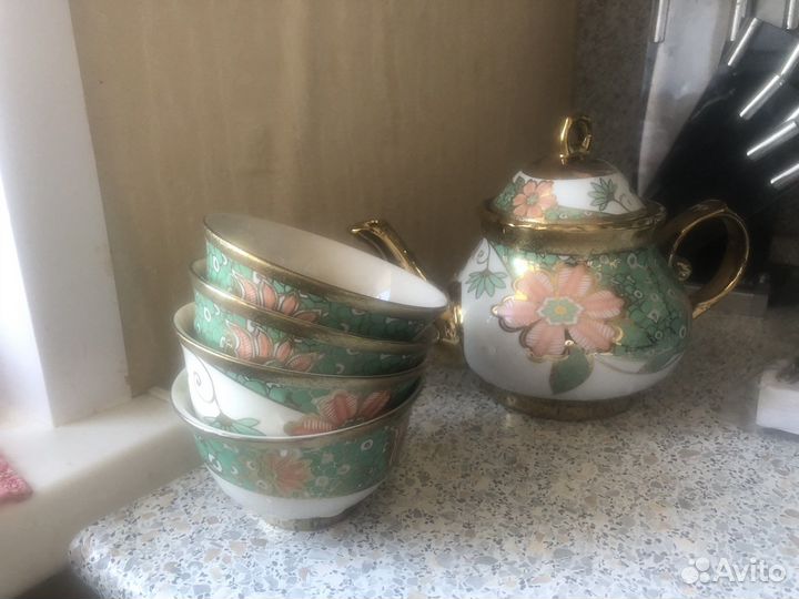 Чайник с чашками