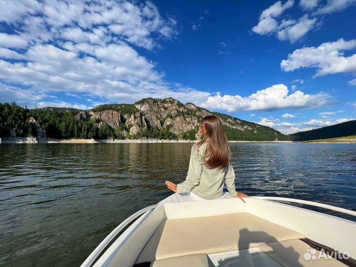 Прогулки на катере по Красноярскому морю