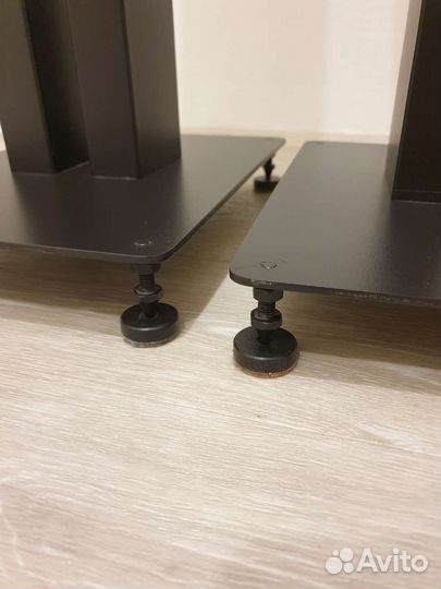 Стойки для полочной акустики