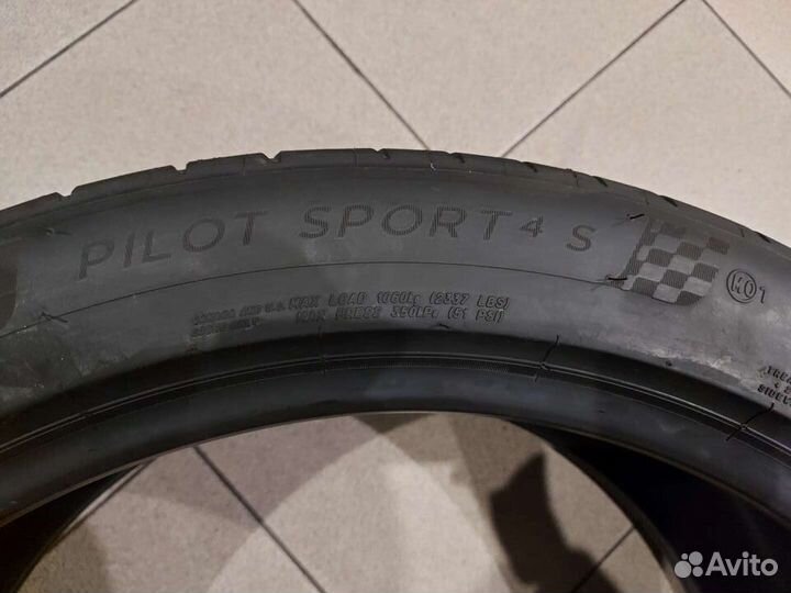 Michelin Pilot Sport 4 S 325/35 R22 и 285/40 R22