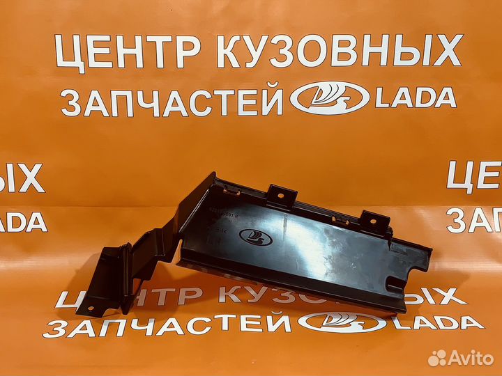 Решетка переднего бампера верхняя левая LADA X-Ray