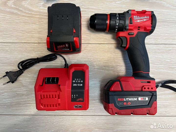 Бесщеточный шуруповерт milwaukee 18v с мощным АКБ