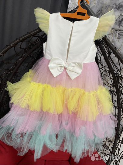 Платье праздничное на девочку 110 пышное