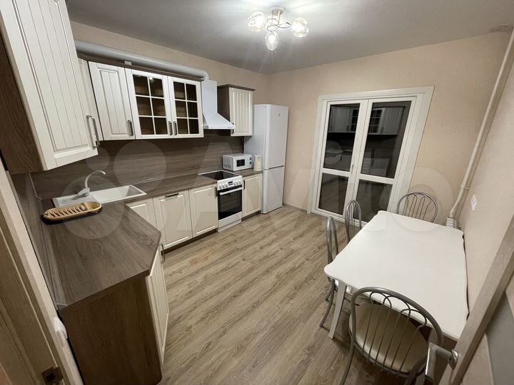 2-к. квартира, 57 м², 10/16 эт.