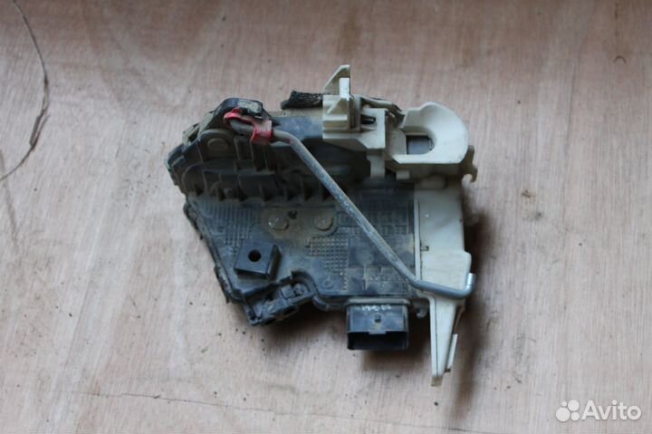 Замок двери правый передний Kia Cerato 2013-2020