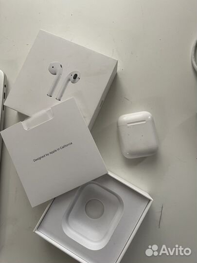 Airpods 2 оригинал, только кейс