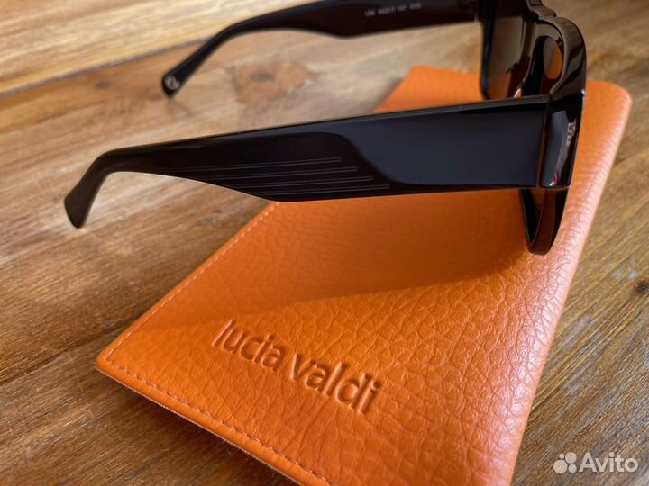 Солнцезащитные очки lucia valdi
