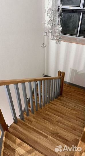 Лестница /лестница на второй этаж под ключ