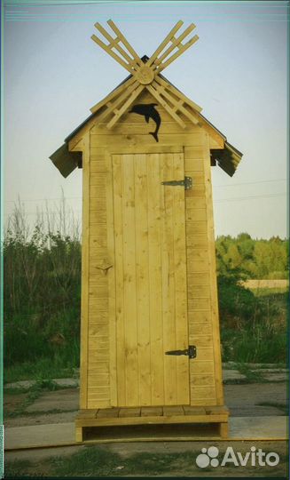 Дачный туалет с дельфином UVH