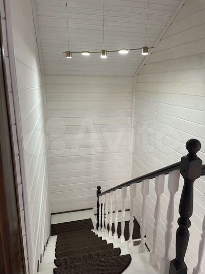 Коттедж 220 м² на участке 10 сот.