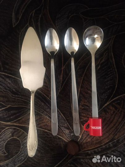 Тарелка для торта, ложки, венчик